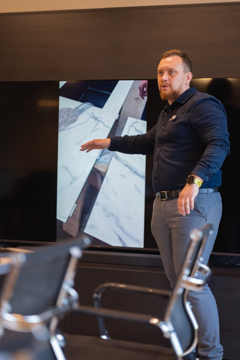 Презентация от Алексея Мурина: официального представителя брендов Slotex, Eterno, Greenlam, Duropal, Fundermax, Sensola и Abet Laminati. ВУД ТВОРЕЦ мебельная фабрика|ТВОРЕЦ студия мебели