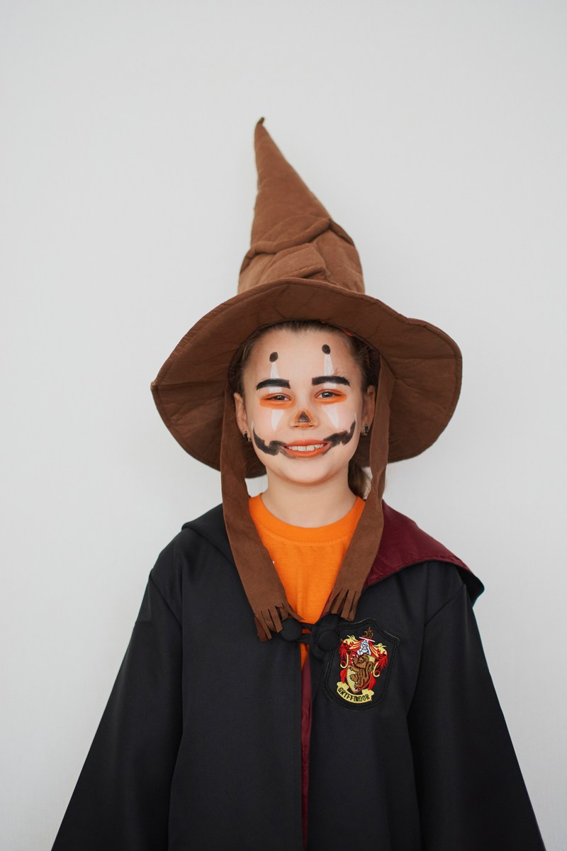 Тематический праздник в языковой школе FunLS. Репортажный и женский фотограф в Новосибирске