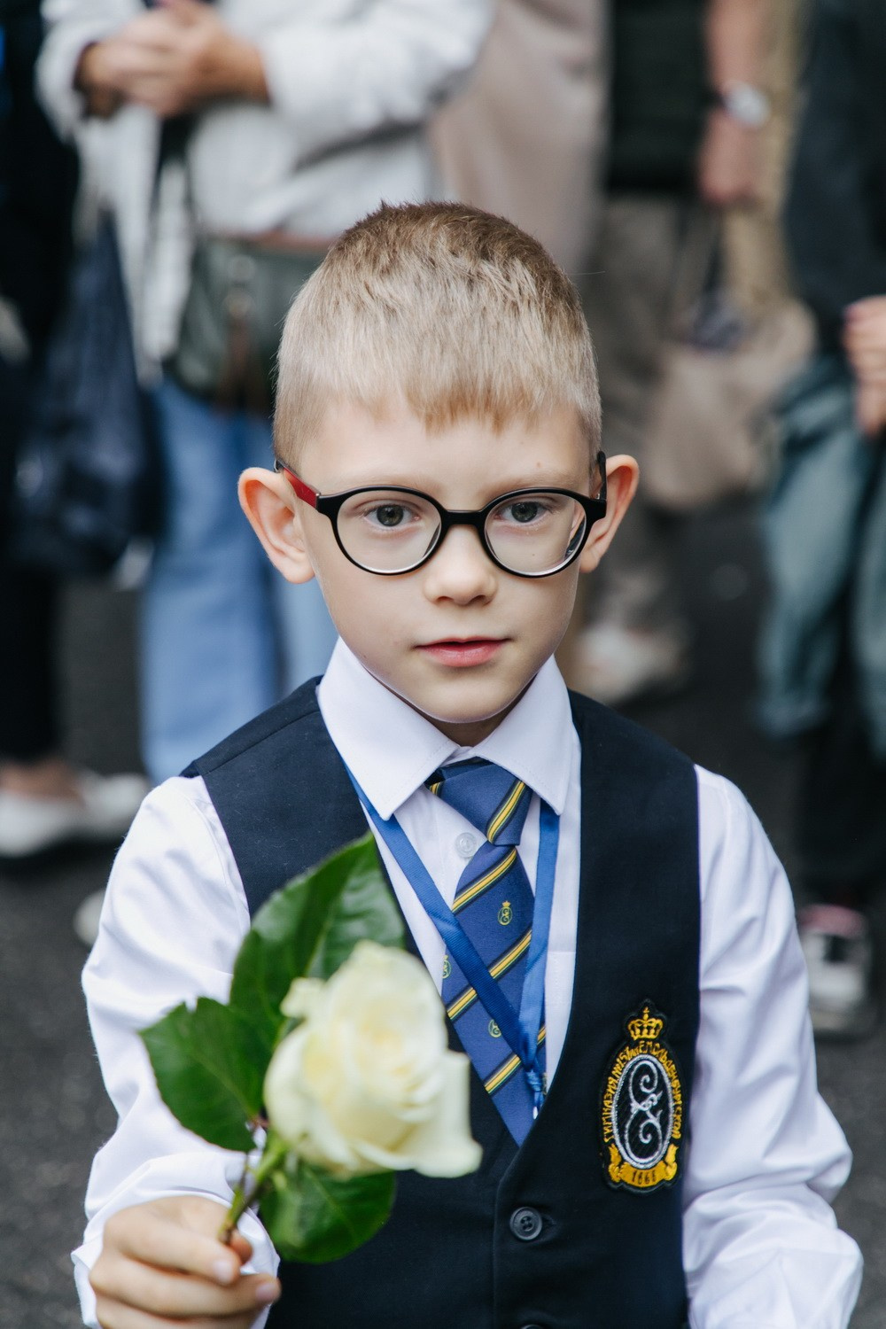 Школьники 1 сентября, линейка. Фотограф крещение венчание в Петербурге! Помогает подобрать храм и посоветовал душевного батюшку в СПб