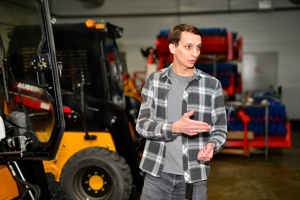 Центр технического обслуживания. Фотограф Сергей Сергеев