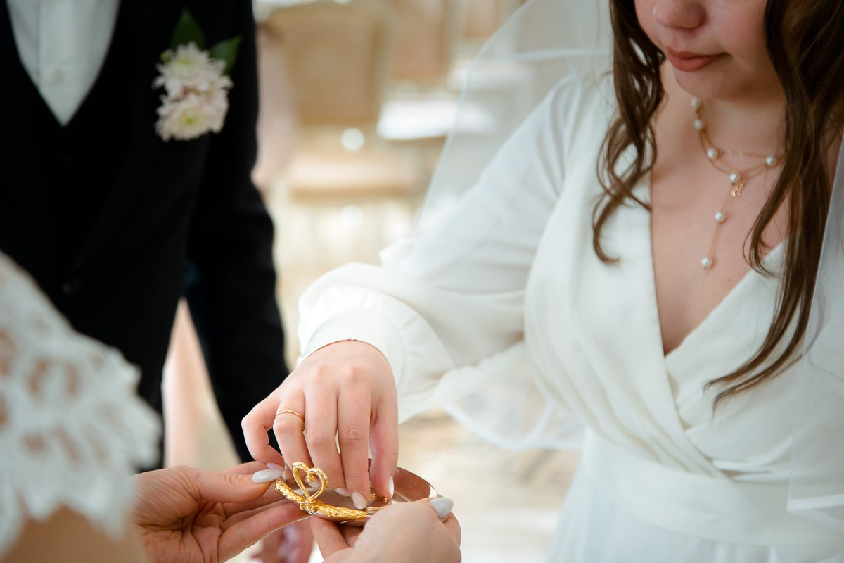 Свадебная фотосессия в ЗАГСе. Свадебный фотограф в Санкт-Петербурге Антон Владимиров