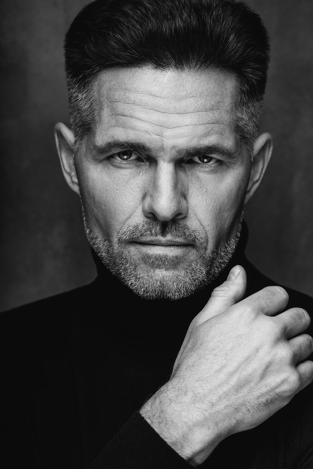 U-ray: Художественный чёрно-белый портрет. U-ray