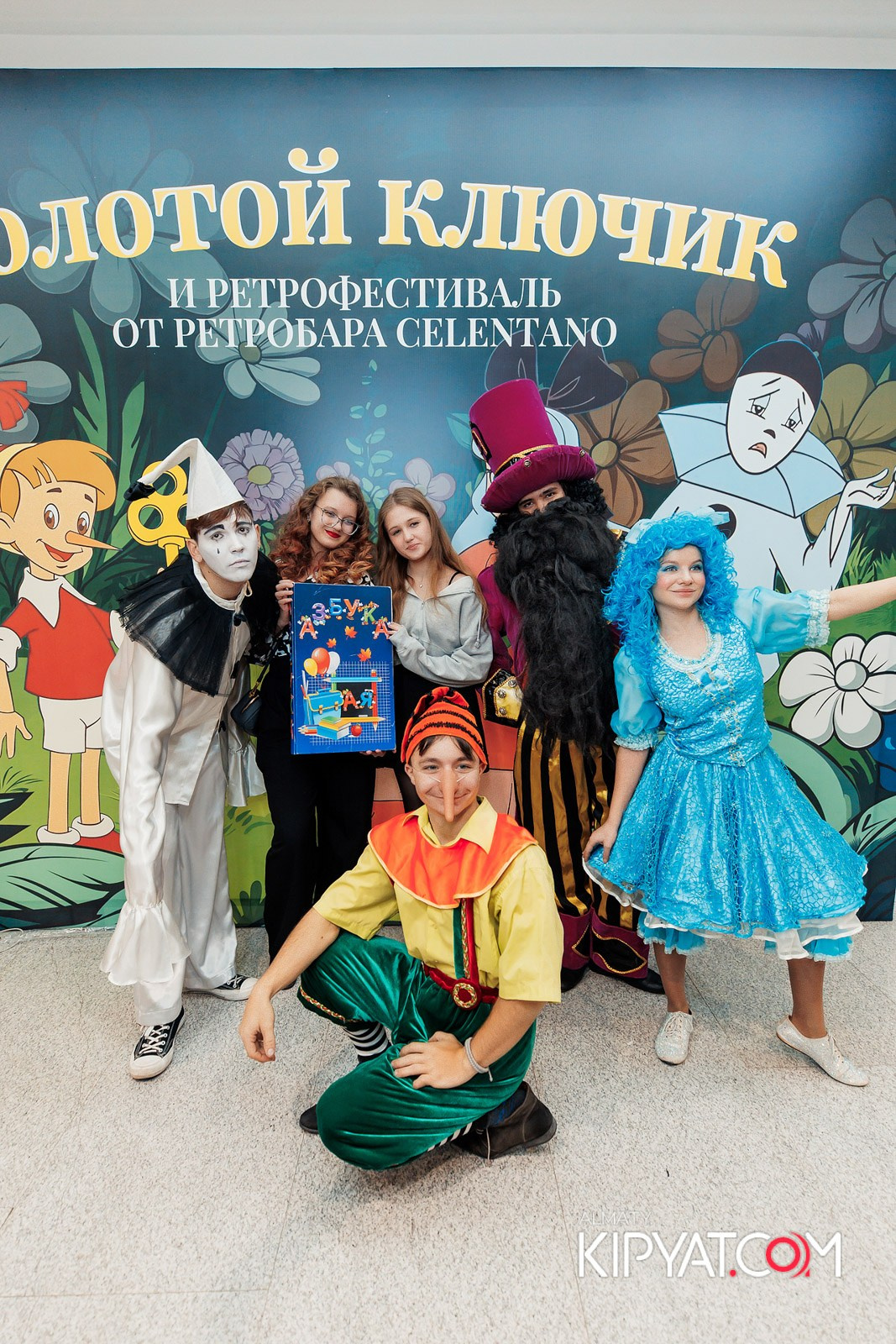 ЗОЛОТОЙ КЛЮЧИК И РЕТРОФЕСТИВАЛЬ ОТ РЕСТОБАРА CELENTANO. КИПЯТКОМ АЛМАТЫ!