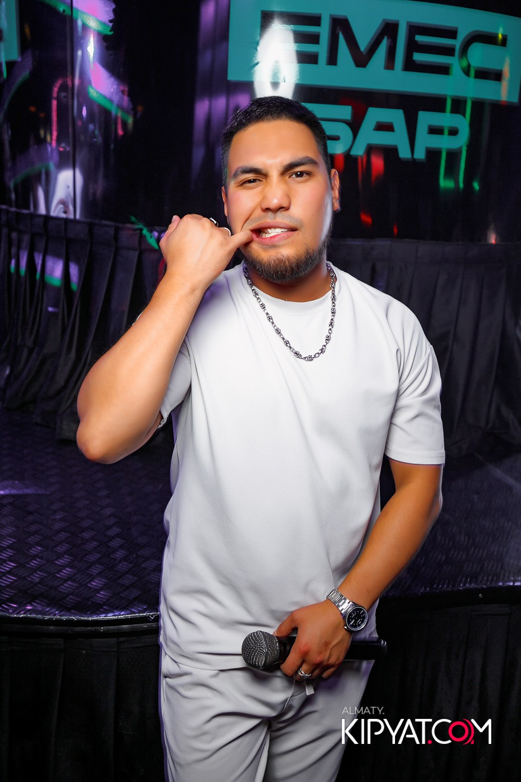 UYAT EMES BAR. КИПЯТКОМ АЛМАТЫ!