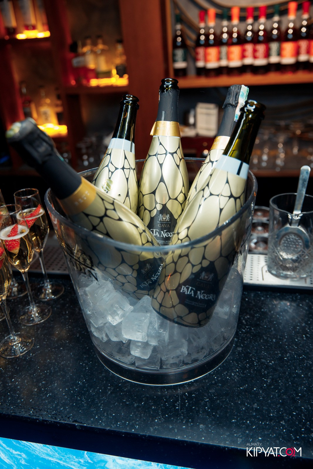 LAUREATE KARAOKE HALL. КИПЯТКОМ АЛМАТЫ!