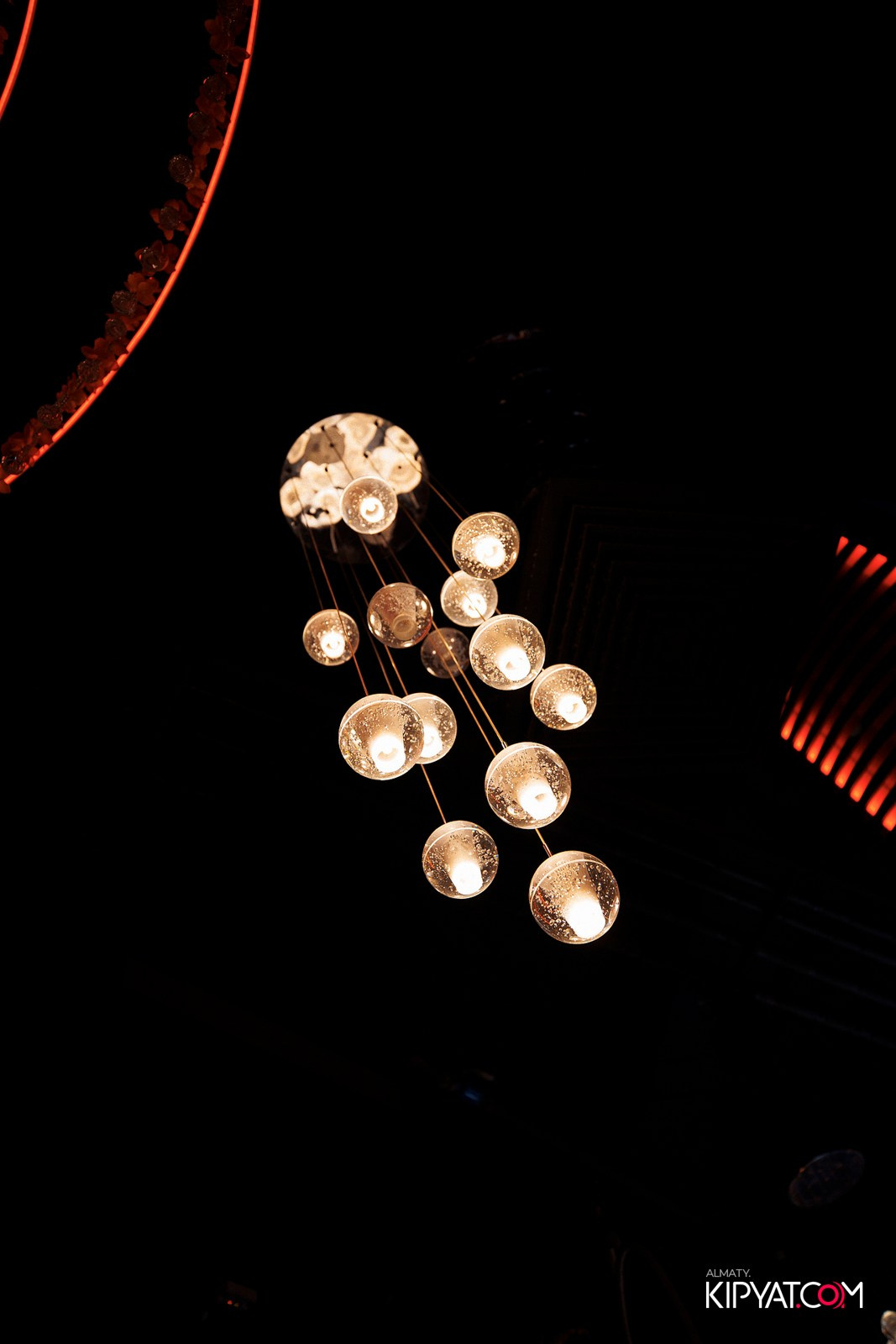 FRIENDS BAR & TERRACE. КИПЯТКОМ АЛМАТЫ!