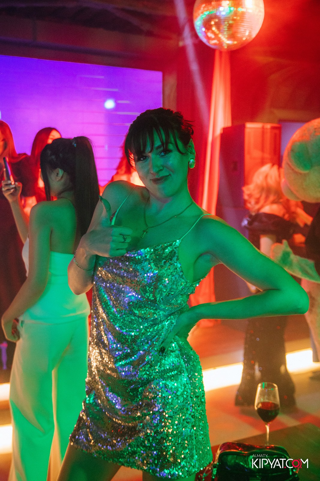 LAUREATE KARAOKE HALL. КИПЯТКОМ АЛМАТЫ!