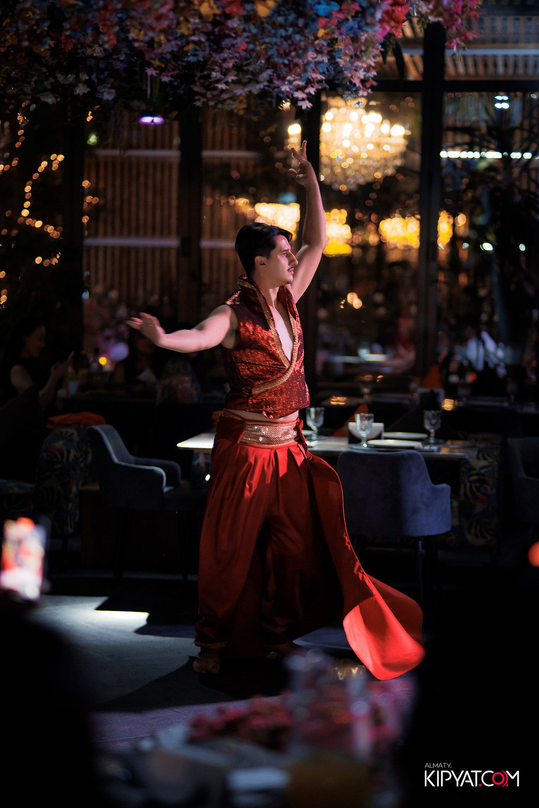 FRIENDS BAR & TERRACE. КИПЯТКОМ АЛМАТЫ!