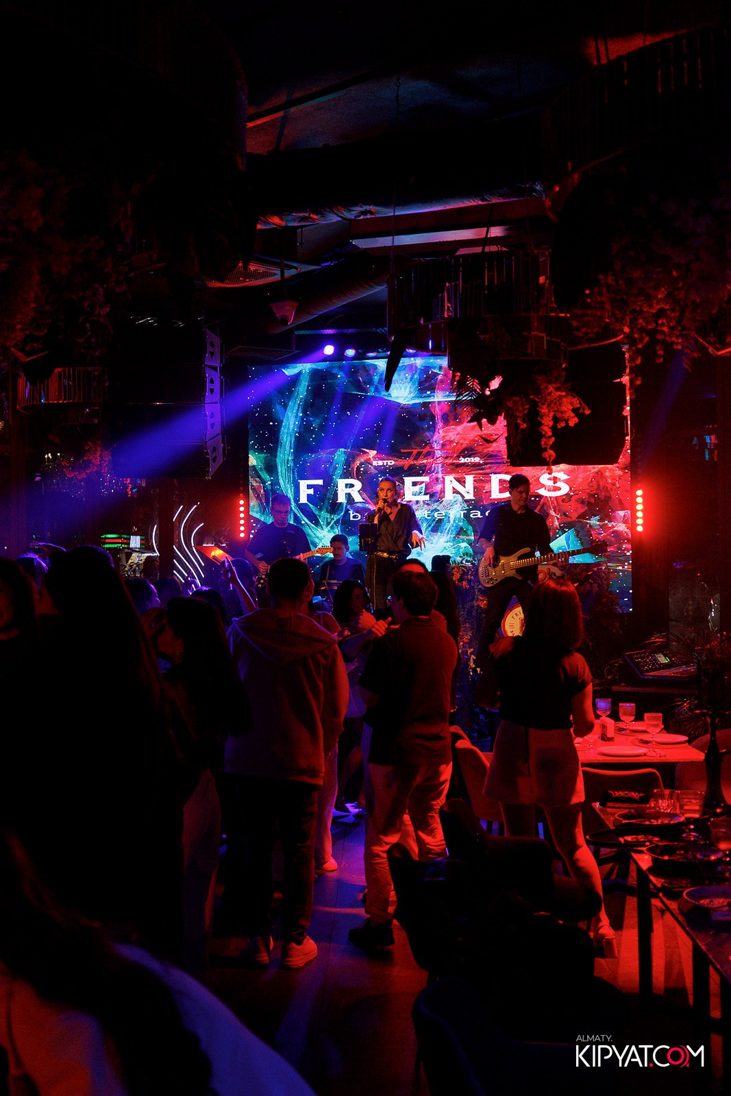 FRIENDS BAR & TERRACE. КИПЯТКОМ АЛМАТЫ! Фотосъемка мероприятий в Алматы