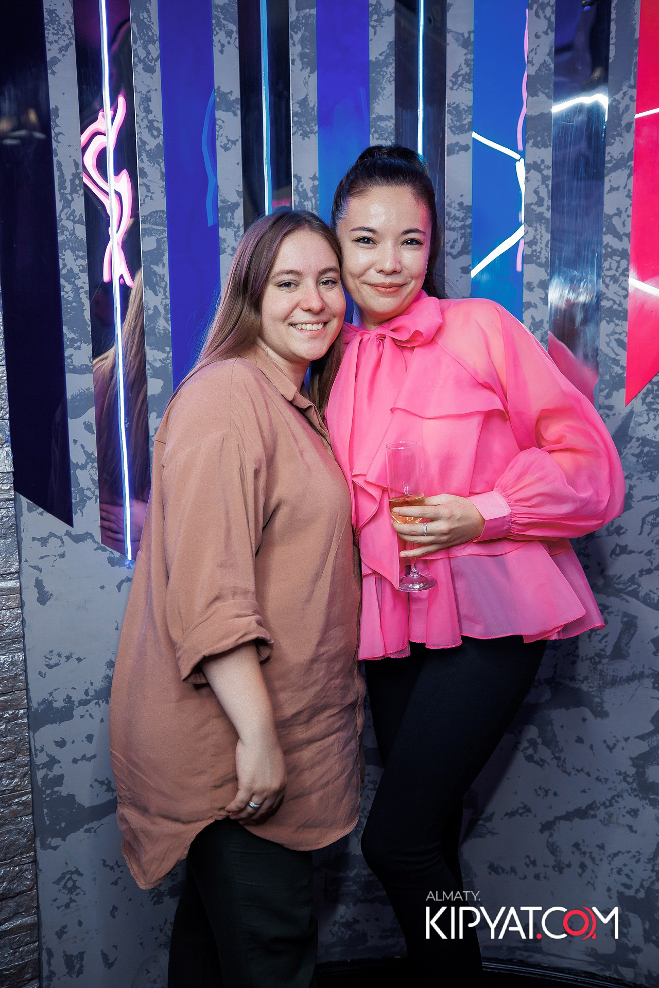 Ухо и Медведь на Гагарина. КИПЯТКОМ АЛМАТЫ!