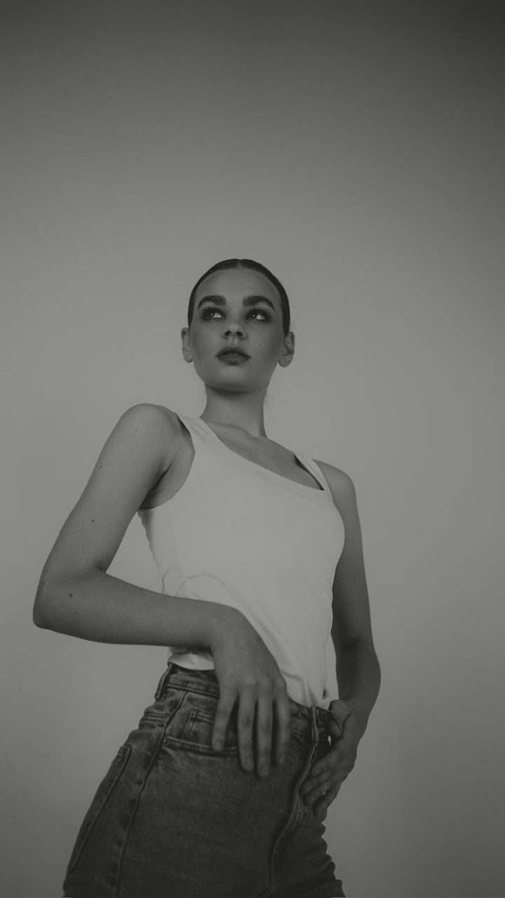 Черно-белая фотосессия на циклораме в фотостудии Новочеркасска «Рафинад». Свадебный фотограф в Ростове-на-Дону. Таинство Крещения и Венчания, семейные фотосессии. Алёна Чёботова