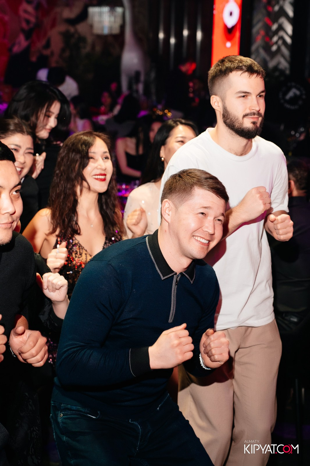 FRIENDS BAR & TERRACE. КИПЯТКОМ АЛМАТЫ!