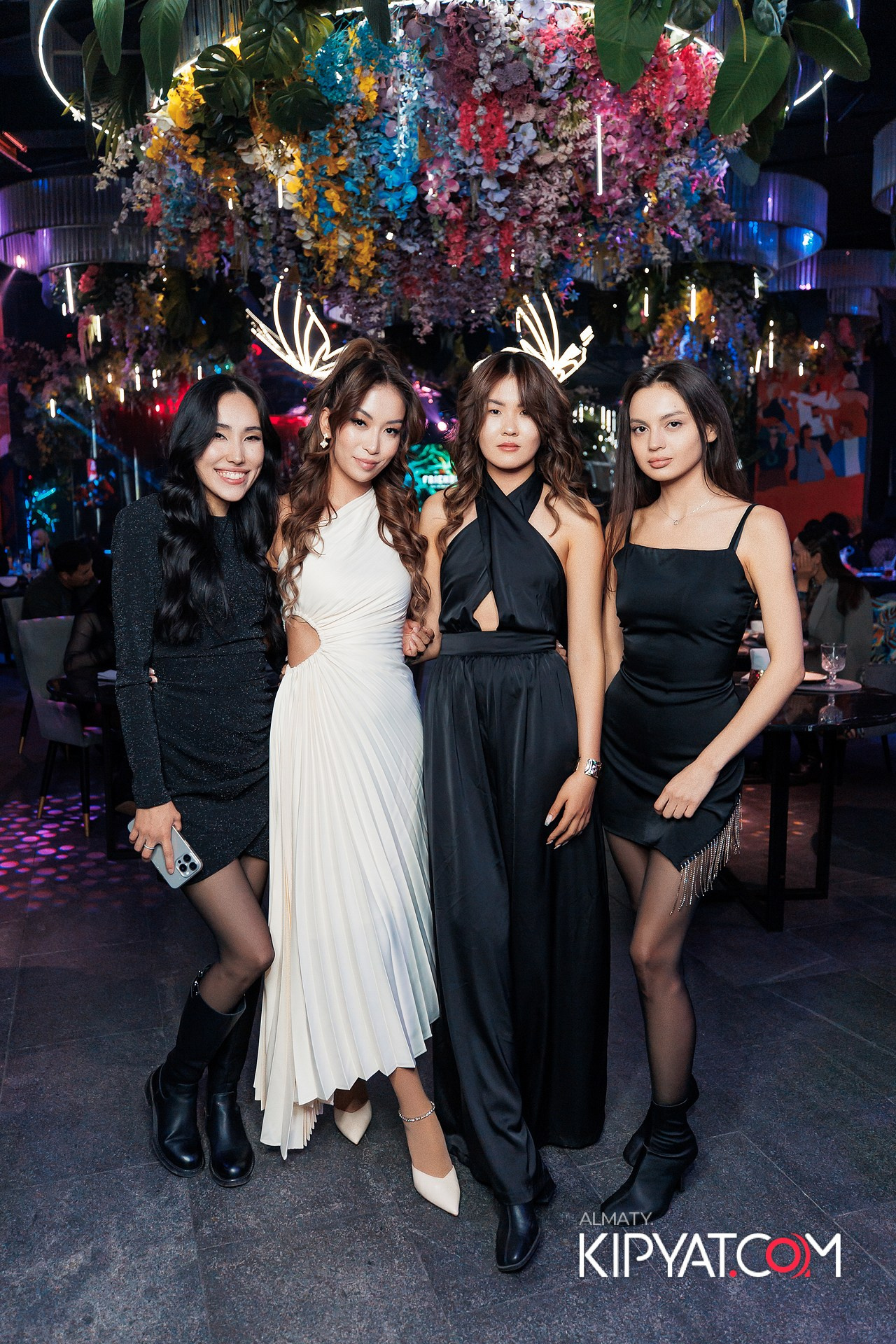 FRIENDS TERRACE & BAR. КИПЯТКОМ АЛМАТЫ! Фотосъемка мероприятий в Алматы