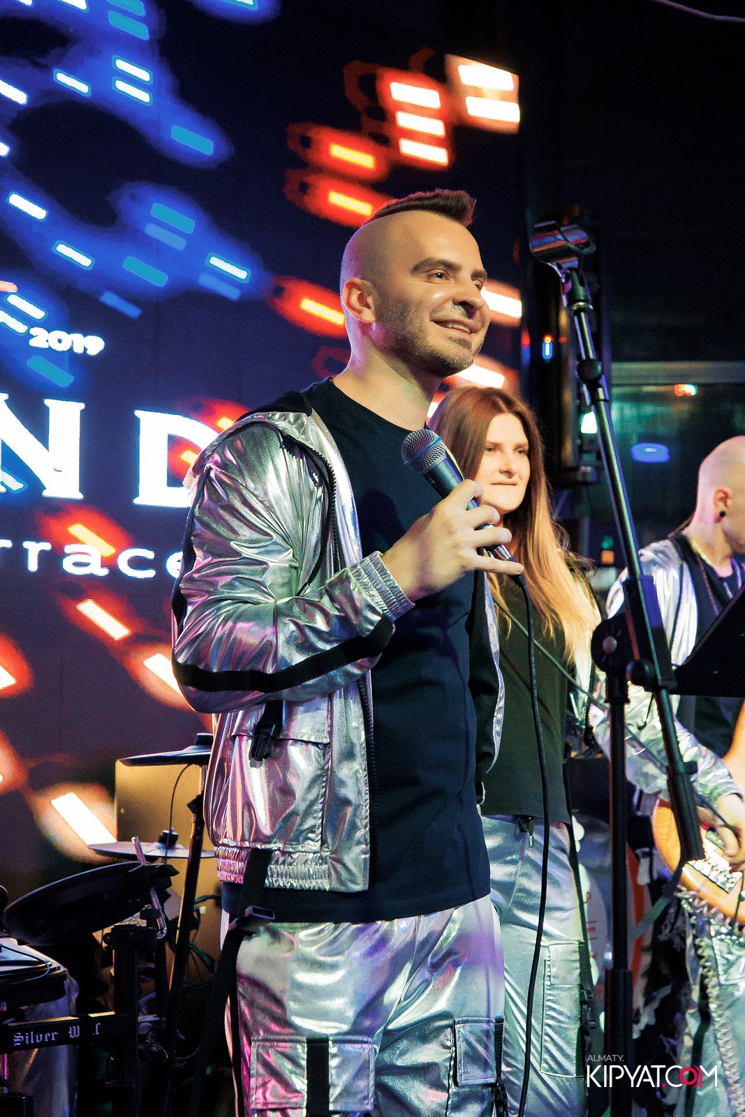 FRIENDS BAR & TERRACE. КИПЯТКОМ АЛМАТЫ!