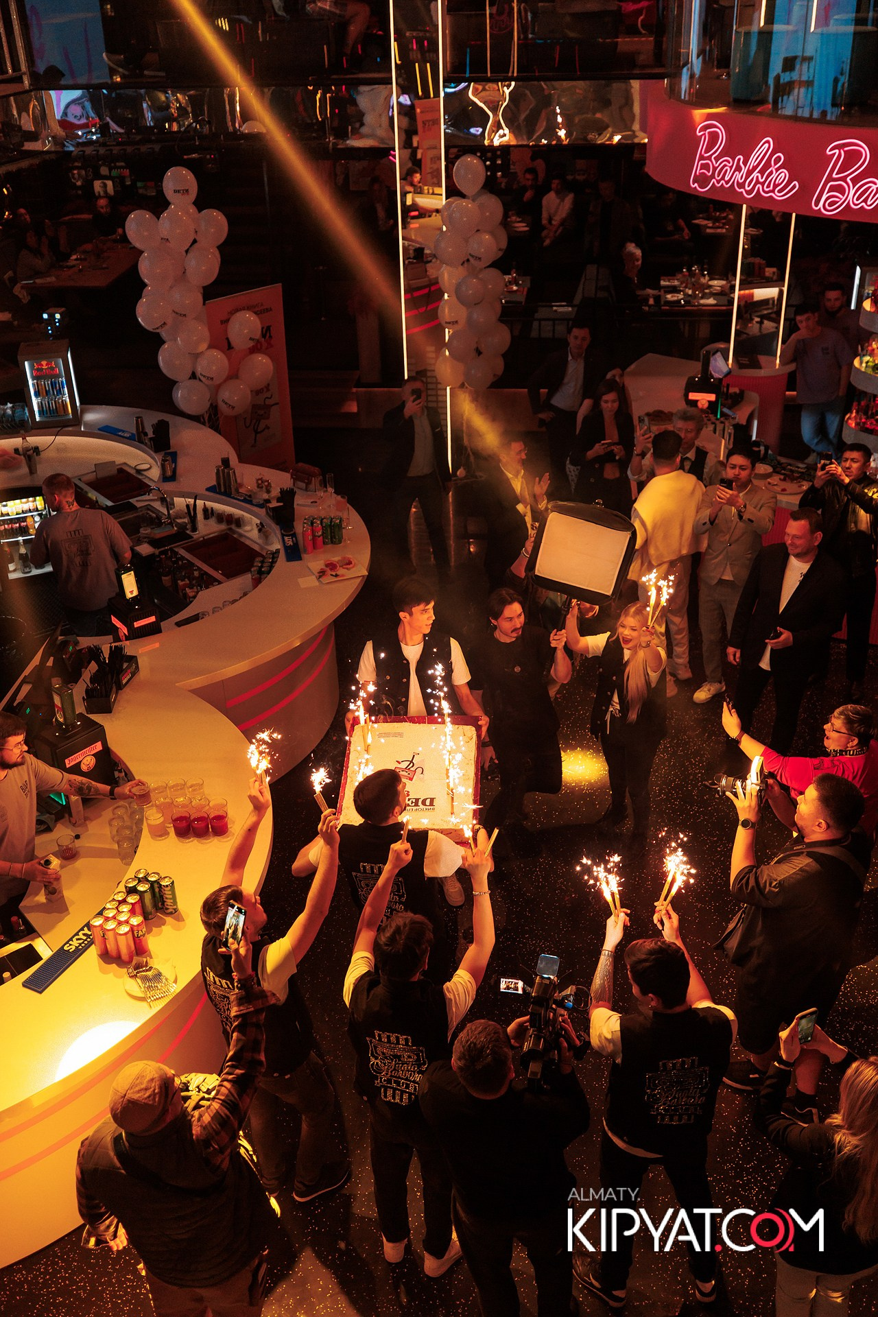 ПРЕЗЕНТАЦИЯ КНИГИ ВИКТОРА ЕЛИСЕЕВА. КИПЯТКОМ АЛМАТЫ!