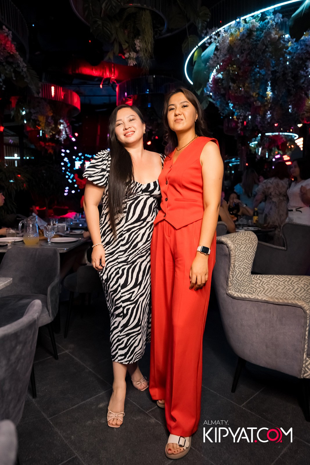 FRIENDS BAR & TERRACE. КИПЯТКОМ АЛМАТЫ!