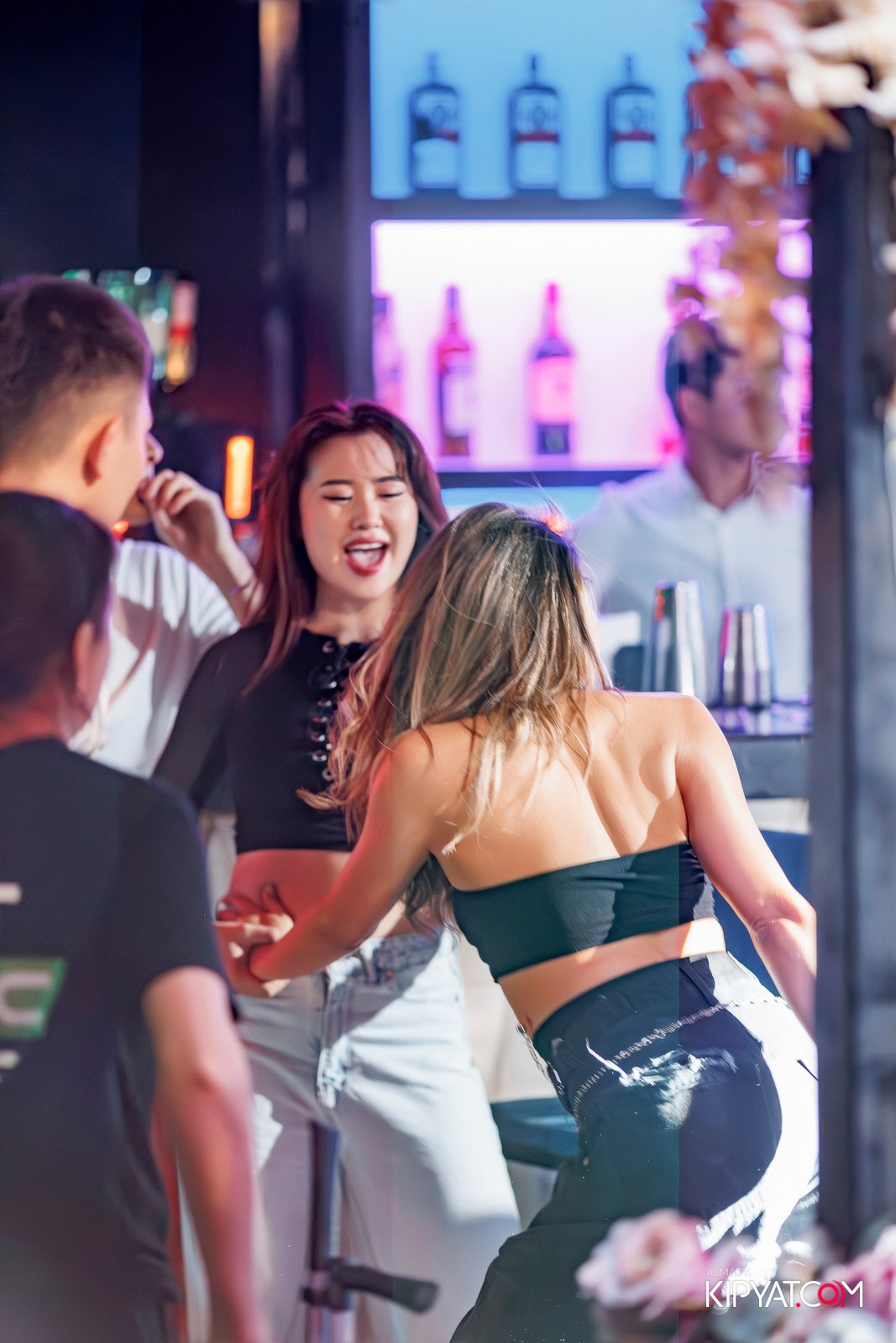 UYAT EMES BAR. КИПЯТКОМ АЛМАТЫ!