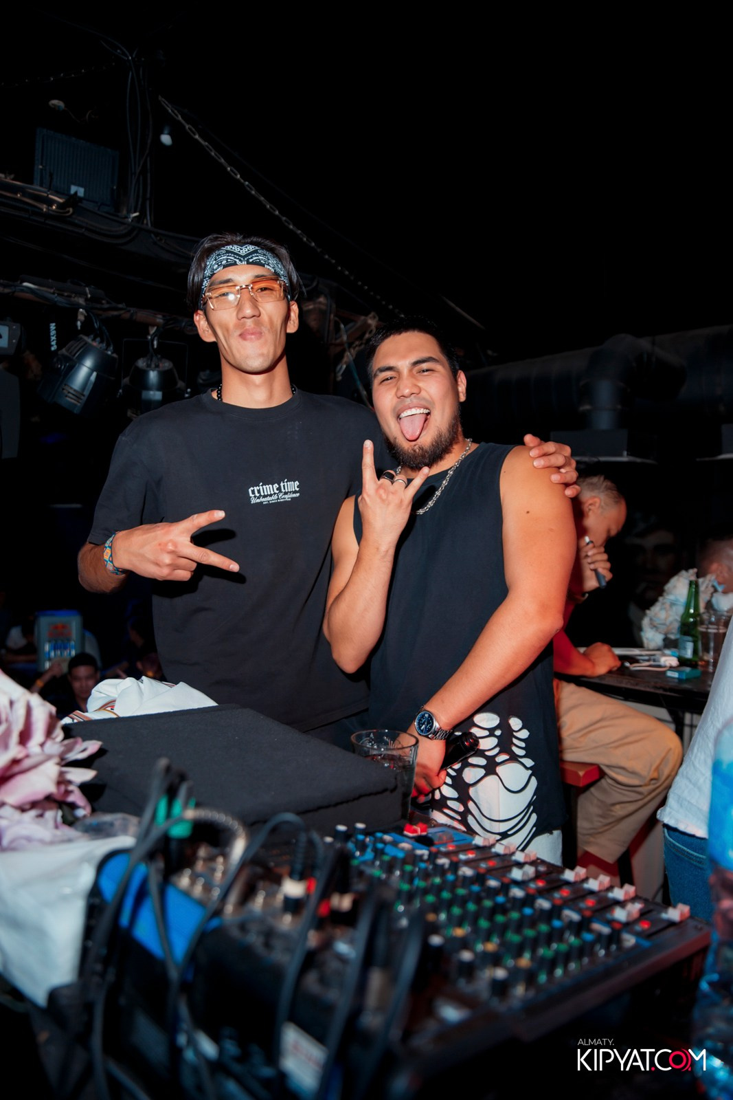 UYAT EMES BAR. КИПЯТКОМ АЛМАТЫ!