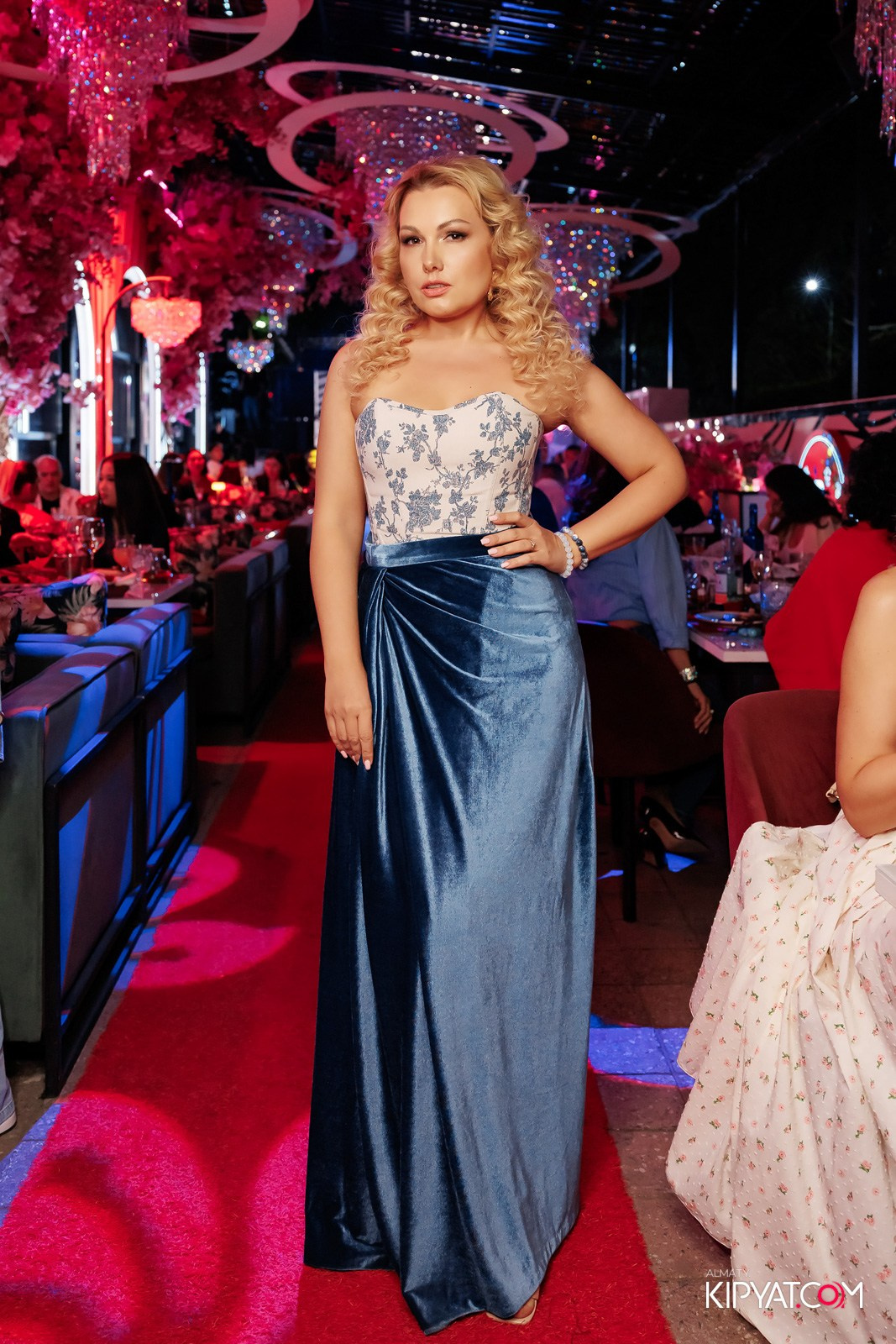 НОДАР РЕВИЯ В «ЗАЯ, НА БИС». КИПЯТКОМ АЛМАТЫ!