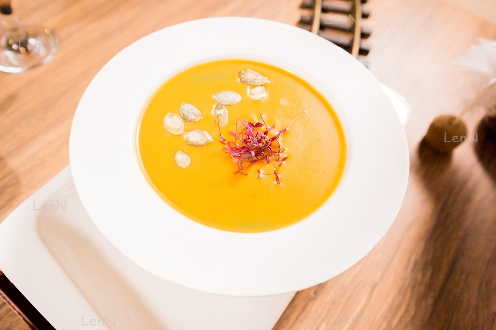 Фото-контент для кафе и ресторанов. AI Фотограф Краснодар: мужские и женские фотосессии, стилизация съемки. Нейро-фотосессии онлайн