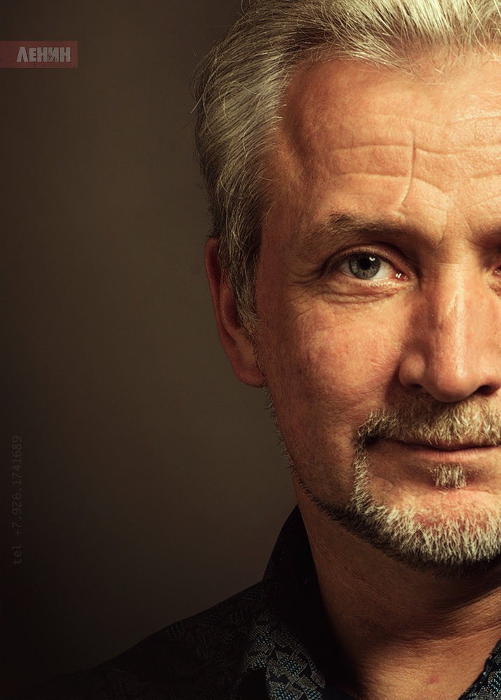 человек со шрамом...