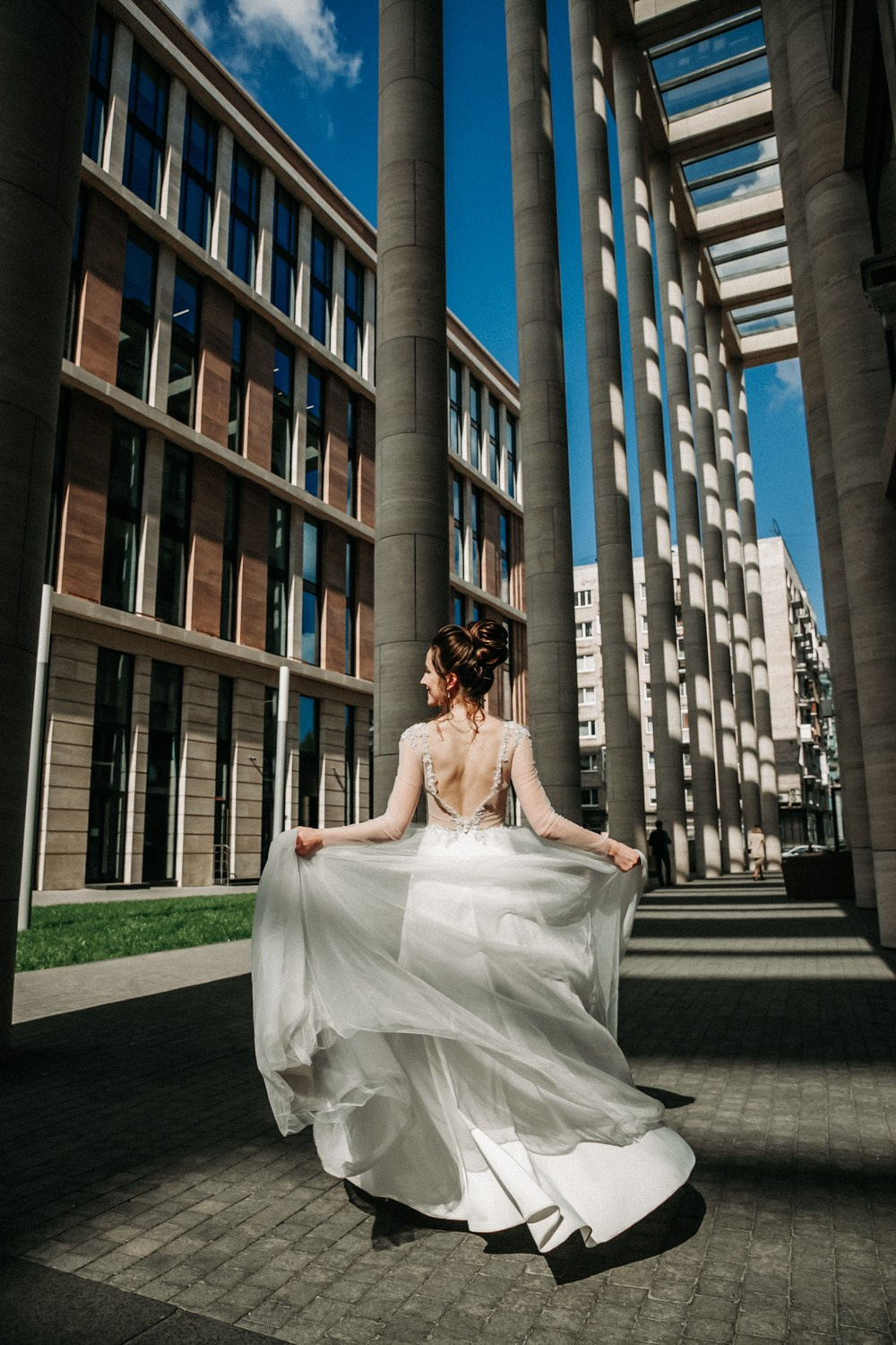 свадебное платье в спб, найти свадебный салон, букет для невесты, хороший ведущий на свадьбу, костюм для жениха, платье для невесты,  подшить свадебное платье, ателье свадебное, фотограф на свадьбу, выпуск, праздник, венчание