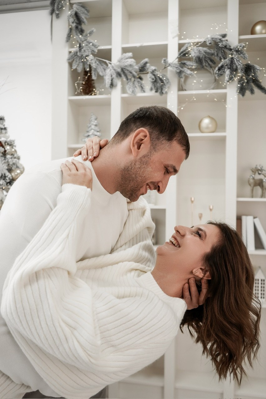 Семейный фотограф в Батайске и Ростове-на-Дону. Новогодняя фотосессия в студии Белый кролик. Свадебный фотограф в Ростове-на-Дону. Таинство Крещения и Венчания, семейные фотосессии. Алёна Чёботова