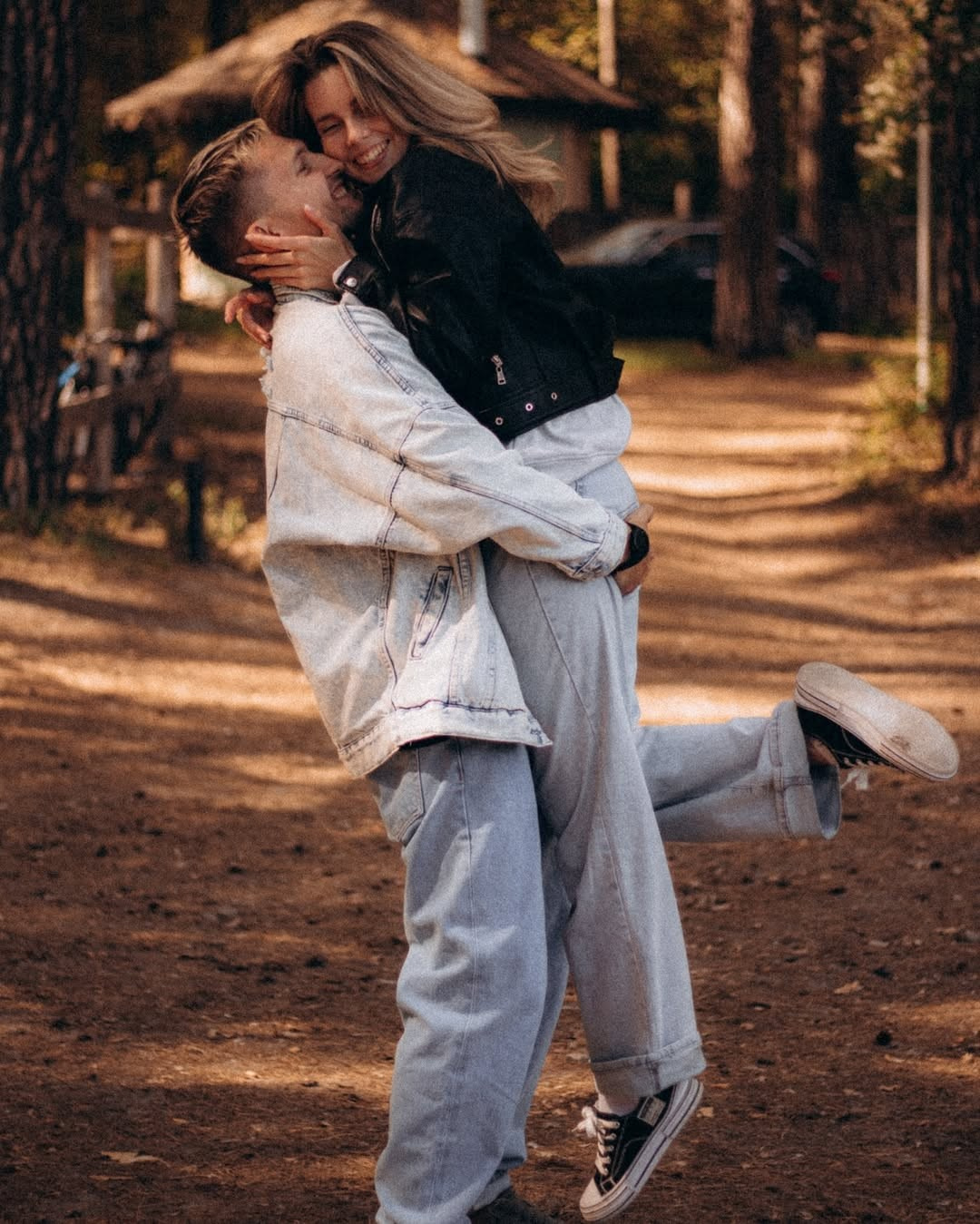 Прогулочная фотосессия Love Story в Новосибирске, атмосферные кадры