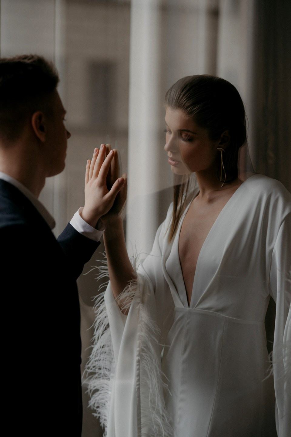 За окном питерские крыши. Свадебный фотограф в Белгороде Антон Каменев