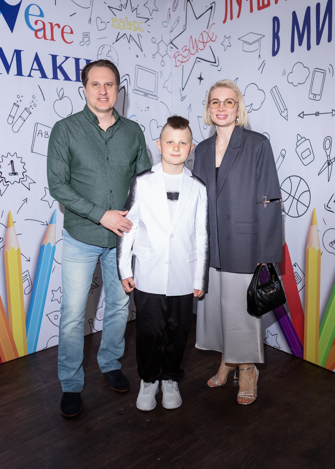 Яркая фотосессия для выпускного 4 класса в ресторане Весенний лофт. Семейный и детский фотограф в СПБ, Пушкин, Колпино, Славянка, Тосно