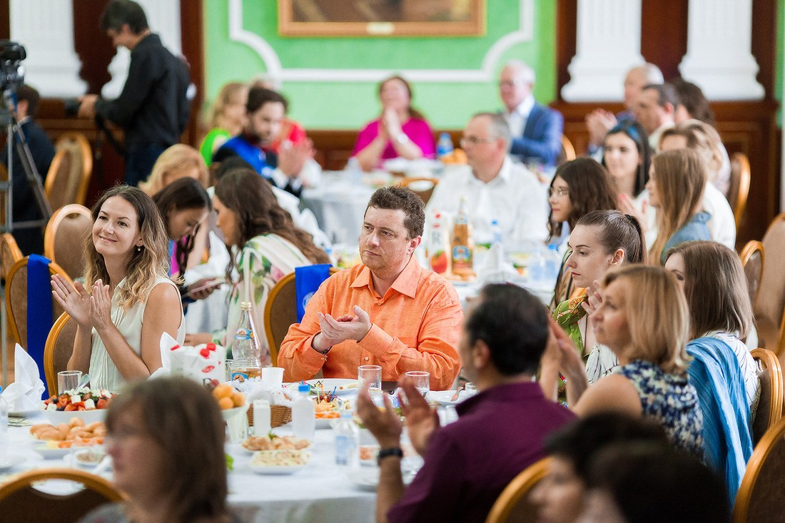 Выпускной в гимназии «Василиада». Репортажный фотограф Борис Геер