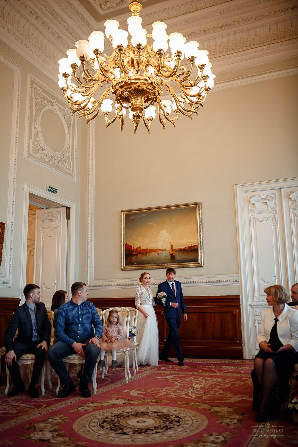 Свадебная фотосессия в ЗАГСе. Свадебный фотограф в Санкт-Петербурге Антон Владимиров