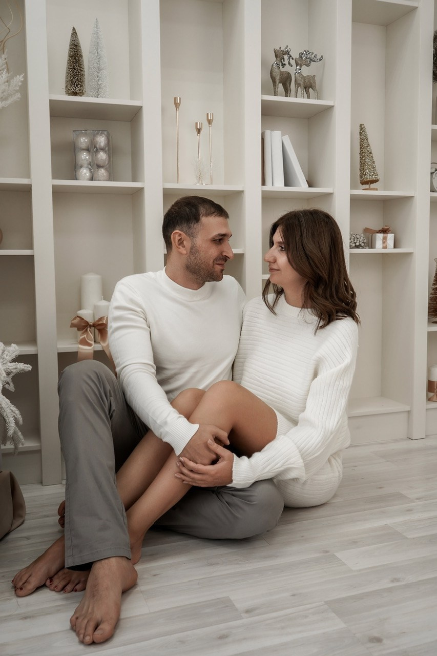 Семейный фотограф в Батайске и Ростове-на-Дону. Новогодняя фотосессия в студии Белый кролик. Свадебный фотограф в Ростове-на-Дону. Таинство Крещения и Венчания, семейные фотосессии. Алёна Чёботова