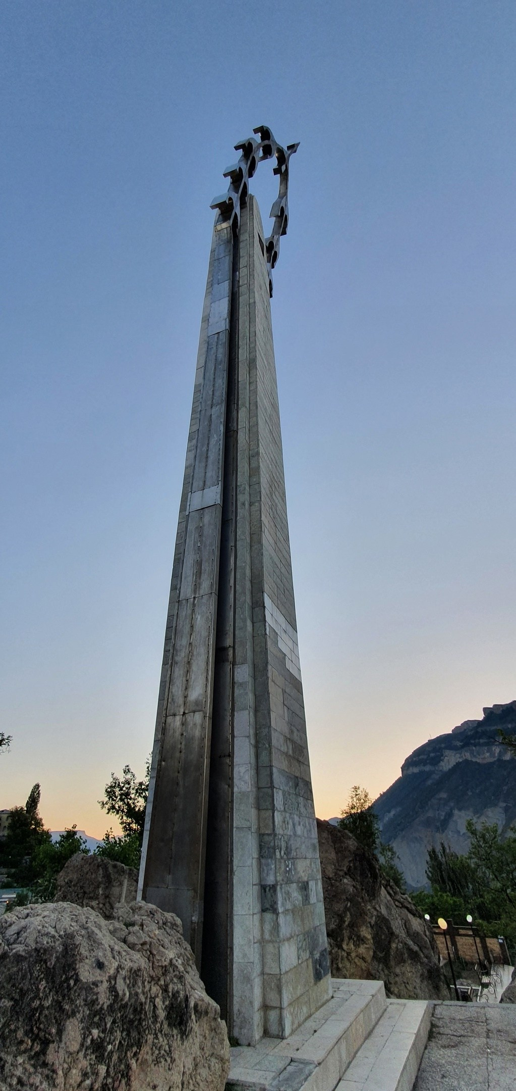 Дагестан: легенды о воине и о поэте