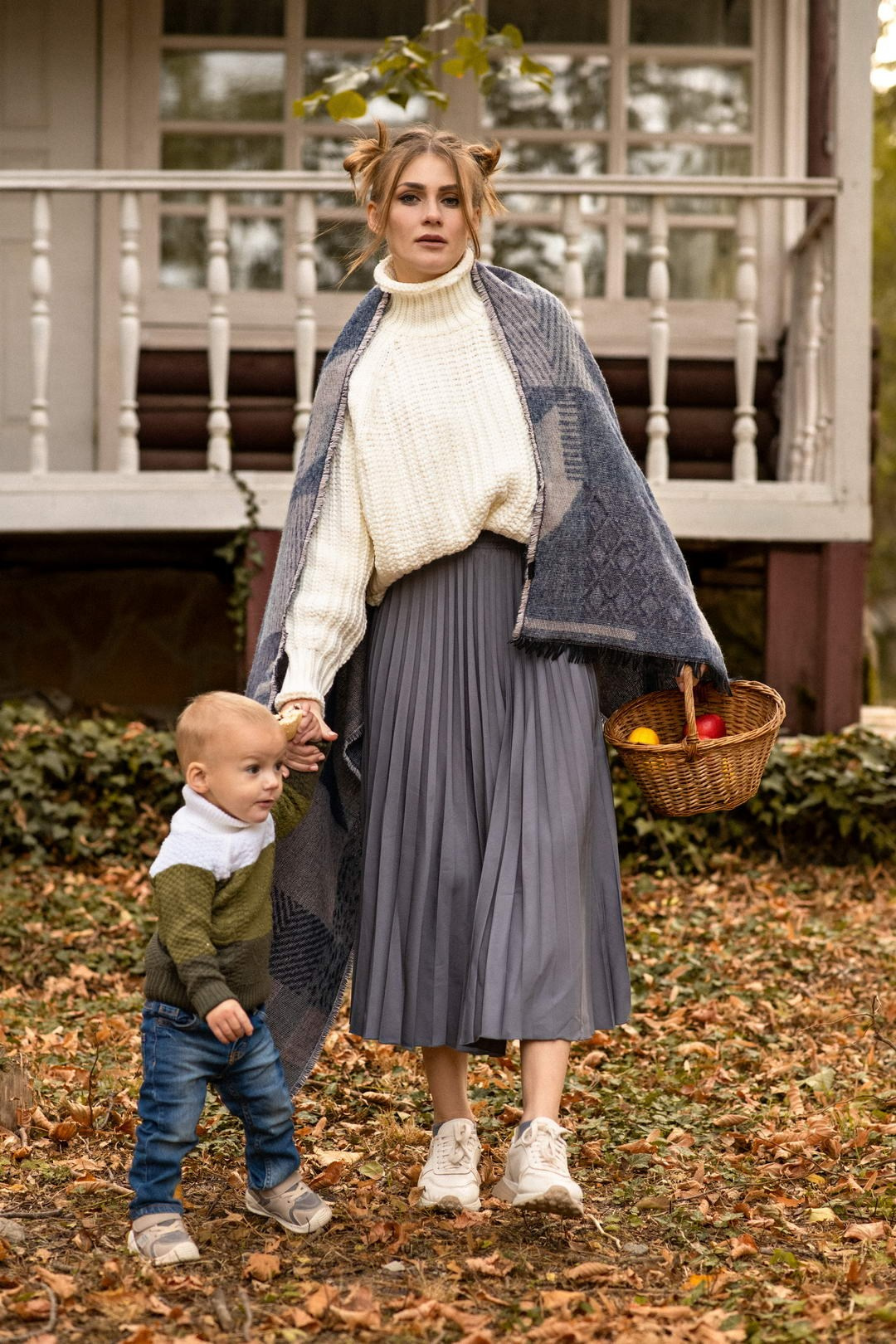 Семейная фотосессия в осеннем парке в Геленджике — фотограф Жанна Шестопалова