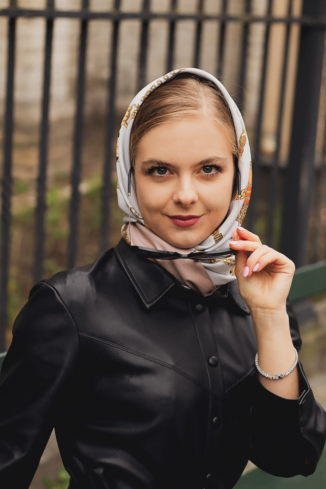 WOMAN PORTRAIT. Family, Children and Business photographer in Belgium