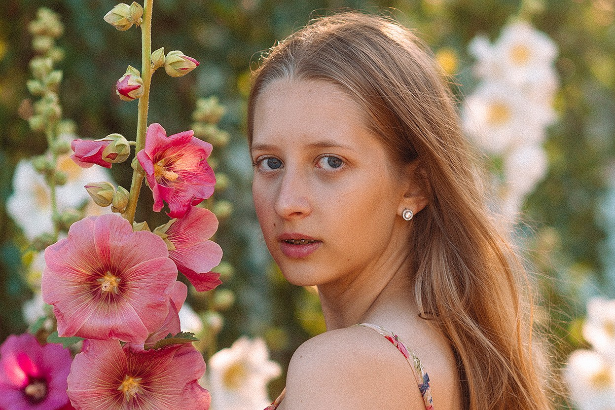 Ангелина и&nbsp;мальвы