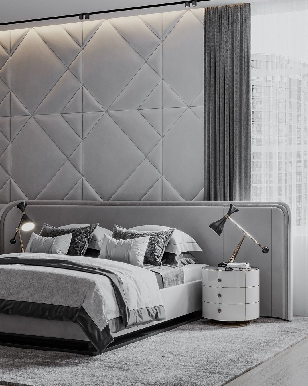 Спальня с высоким мягким изголовьем и современными лампами | Валерия Котович