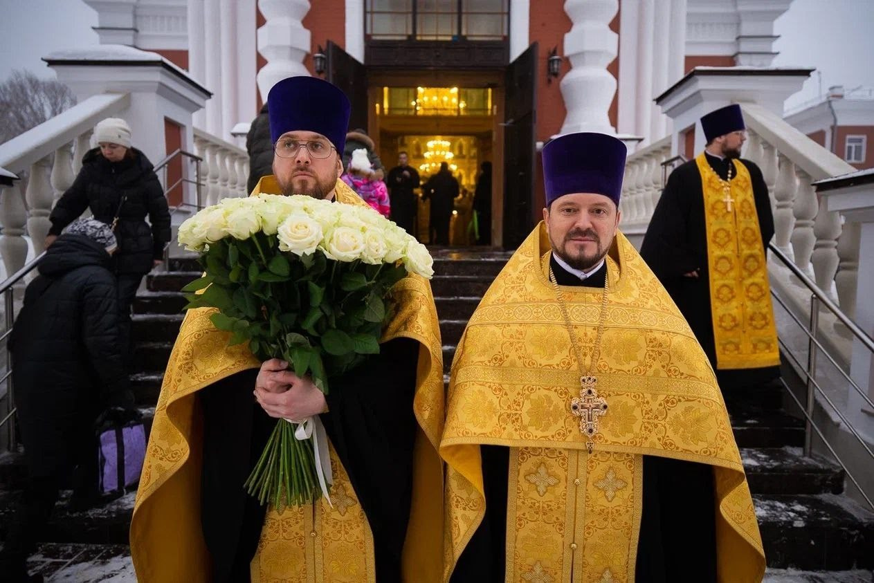 Благочинный Северо-Западного округа принял участие в Архиерейском Богослужении в Покровском соборе. Саратовское Северо-Западное благочиние
