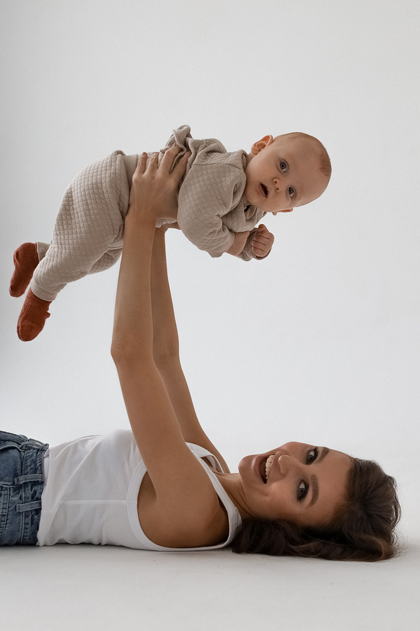 Фотосессия материнства. Студийная и домашняя съемка с детьми. Семейный и фотограф новорожденных в Санкт-Петербурге Ольга Руденко