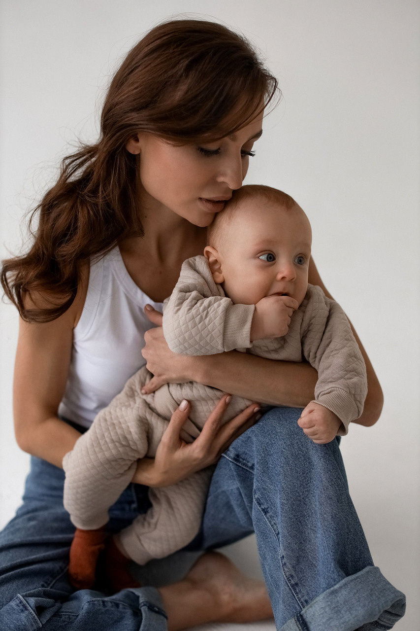 Фотосессия материнства. Студийная и домашняя съемка с детьми. Семейный и фотограф новорожденных в Санкт-Петербурге Ольга Руденко