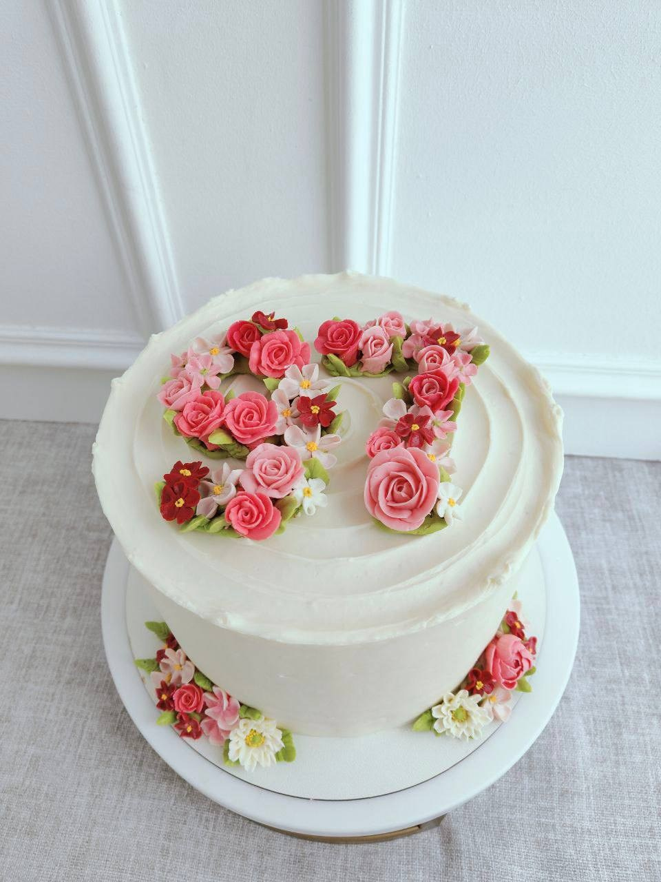 Работы учениц. Аникина Юлия / Кремовая флористика в корейской технике