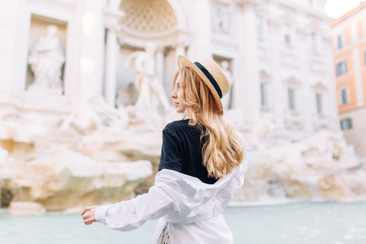 Фото у Фонтана Треви