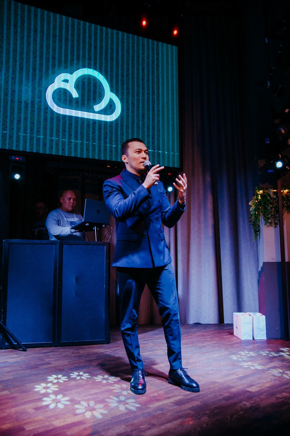 Презентация «Iphone 15». Свадебный и детский фотограф в Волгограде Слава Белов