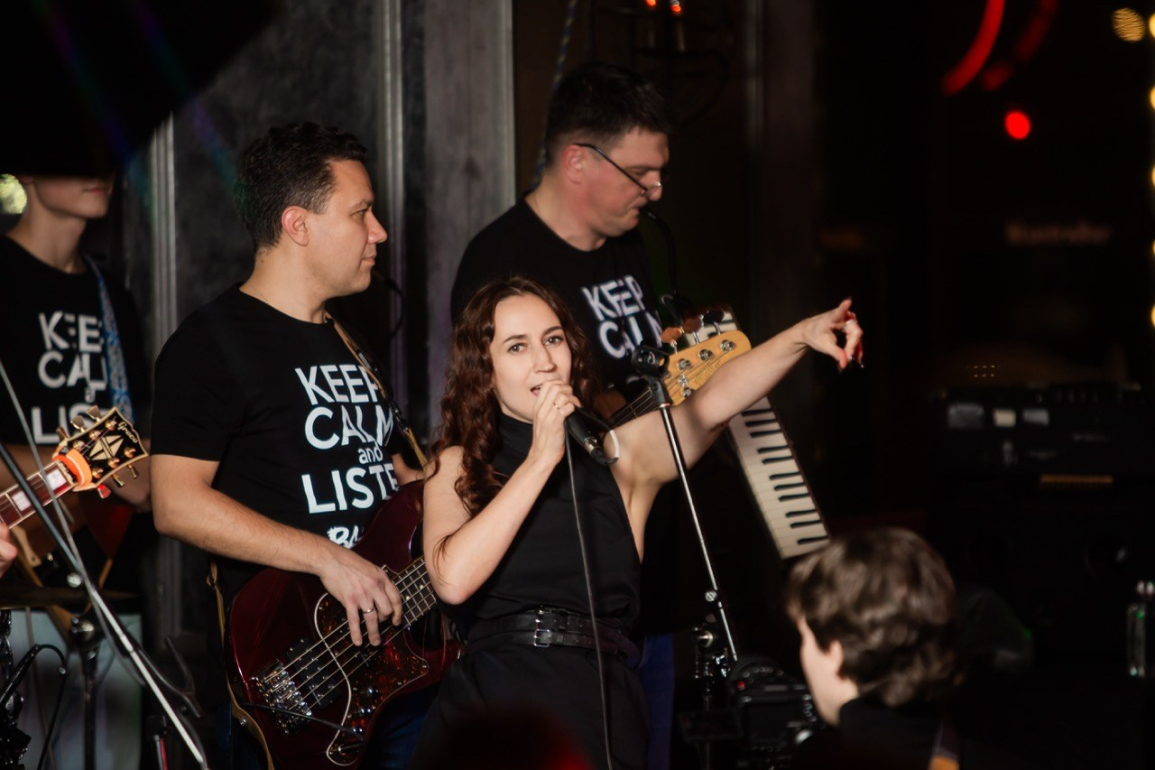 LЮSTRA bar 10.12.2025. Московская кавер-группа BankBand