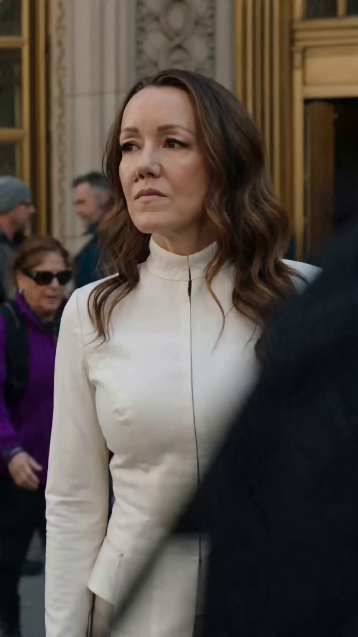 Video portfolio. Aisylu Happy — Photographer | Retoucher | AI Creator