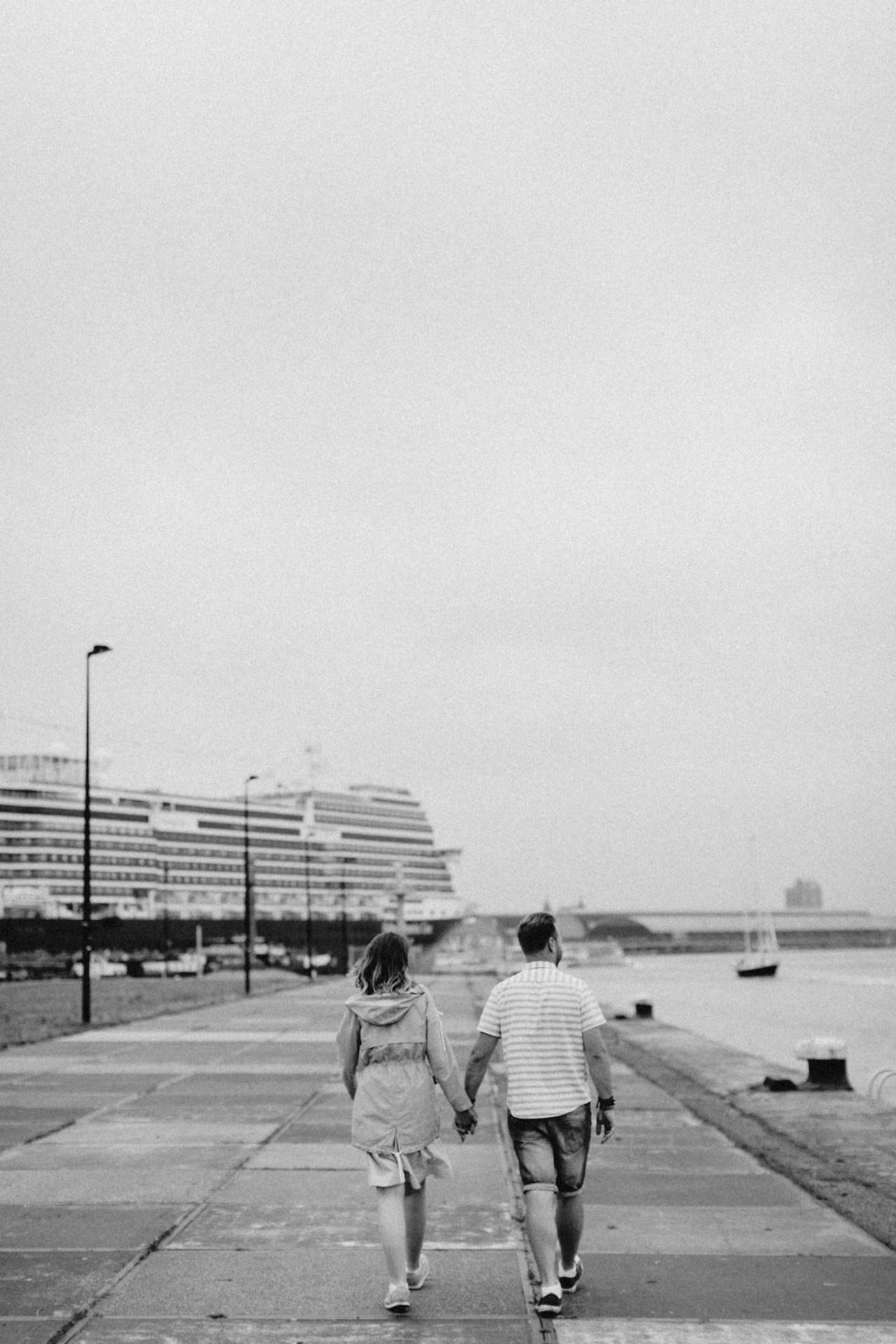 Потому что скоро вернутся в Амстердам. Про любовь