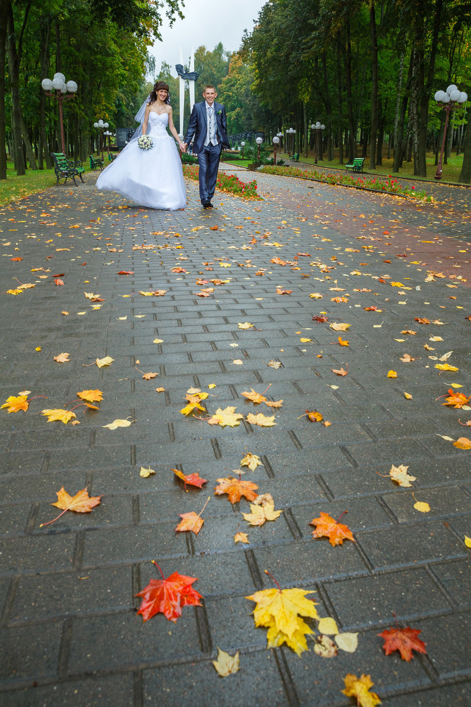 свадебная фото прогулка осенью