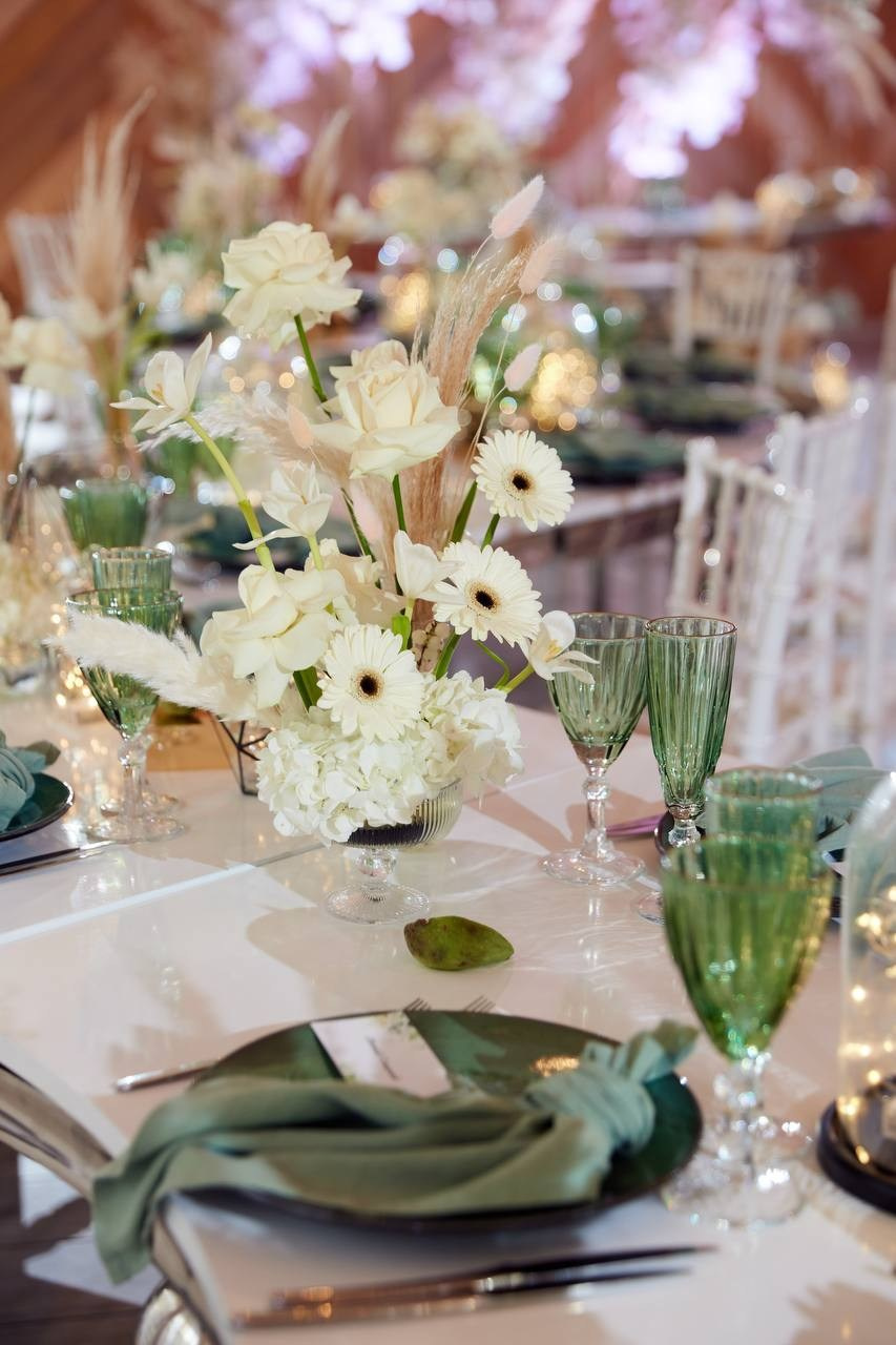 Яркий декор с использованием фруктов и овощей. Подрядчики и друзья сети свадебных площадок House for wedding