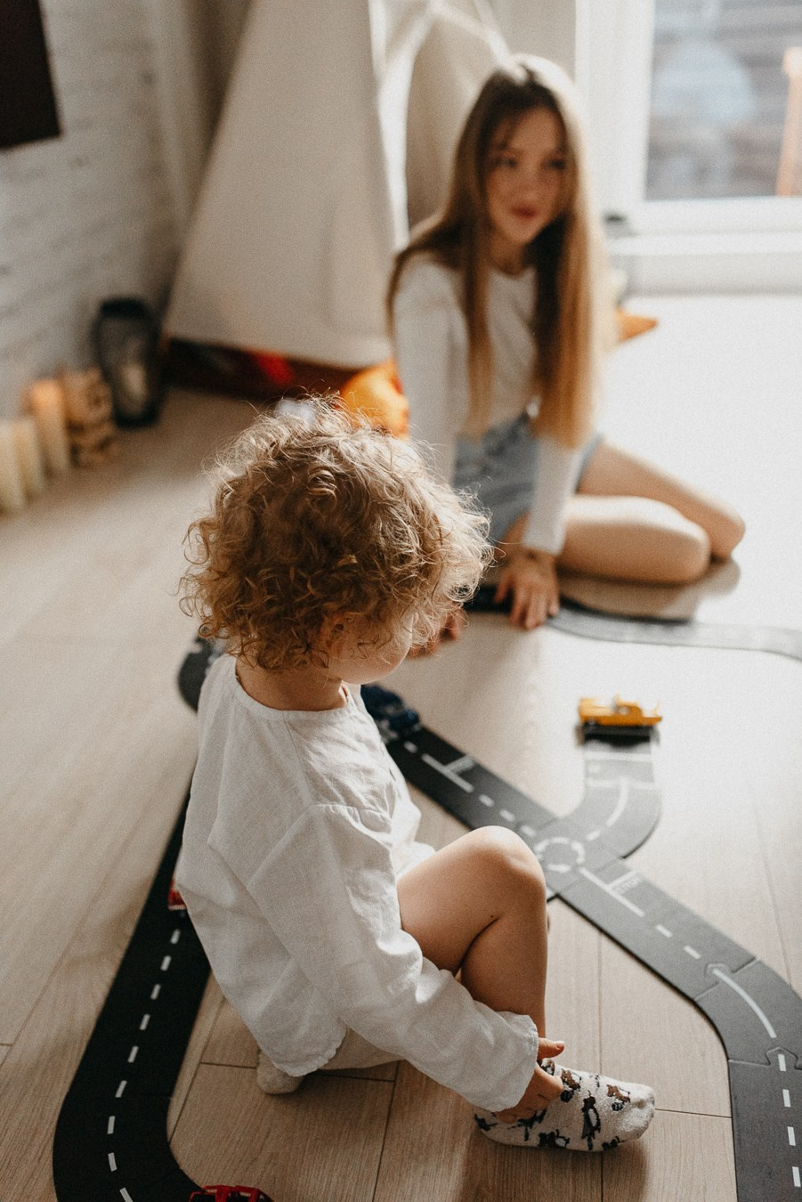 Костя, Яна, Кристина, Леон | дома